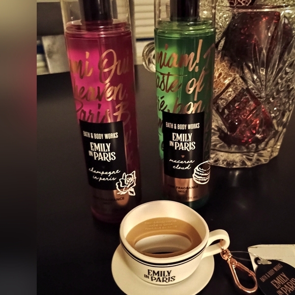 Bath & Body Works Emily in Paris Set Two Sprays And Hand Sanitizer Holder - Picture 1 of 7